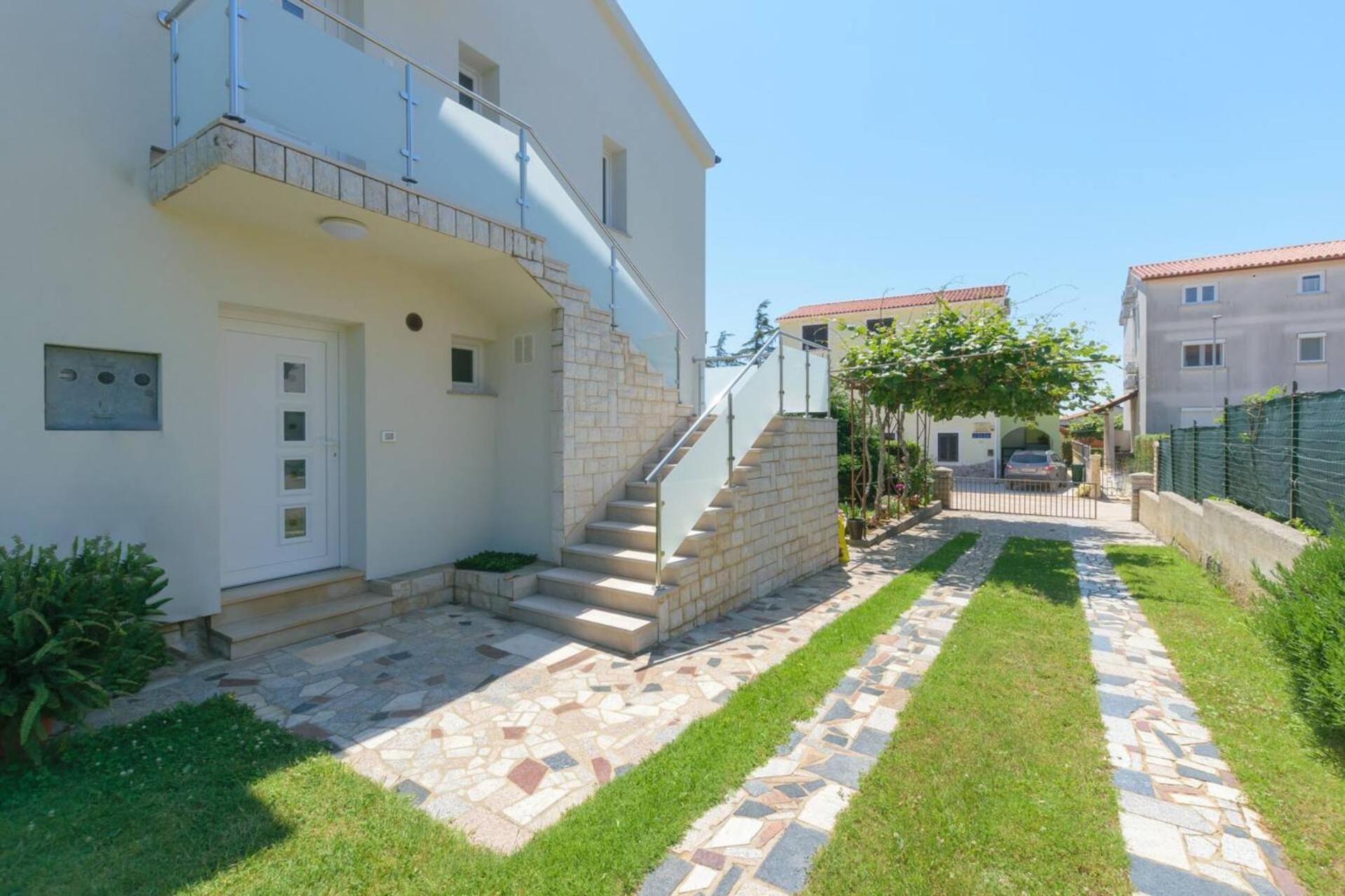 Family House With 2 Apartments - Irma メドゥリン エクステリア 写真